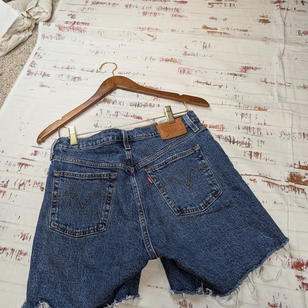 Levis 501 cut off jean shorts - Picture 7 of 10